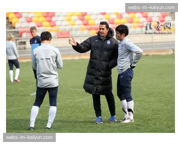 新赛季首轮观察：比赛节奏提升，但部分场地草皮质量堪忧